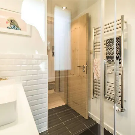 Modern City Chic Styling Whilst Incorporating Alpine Features *